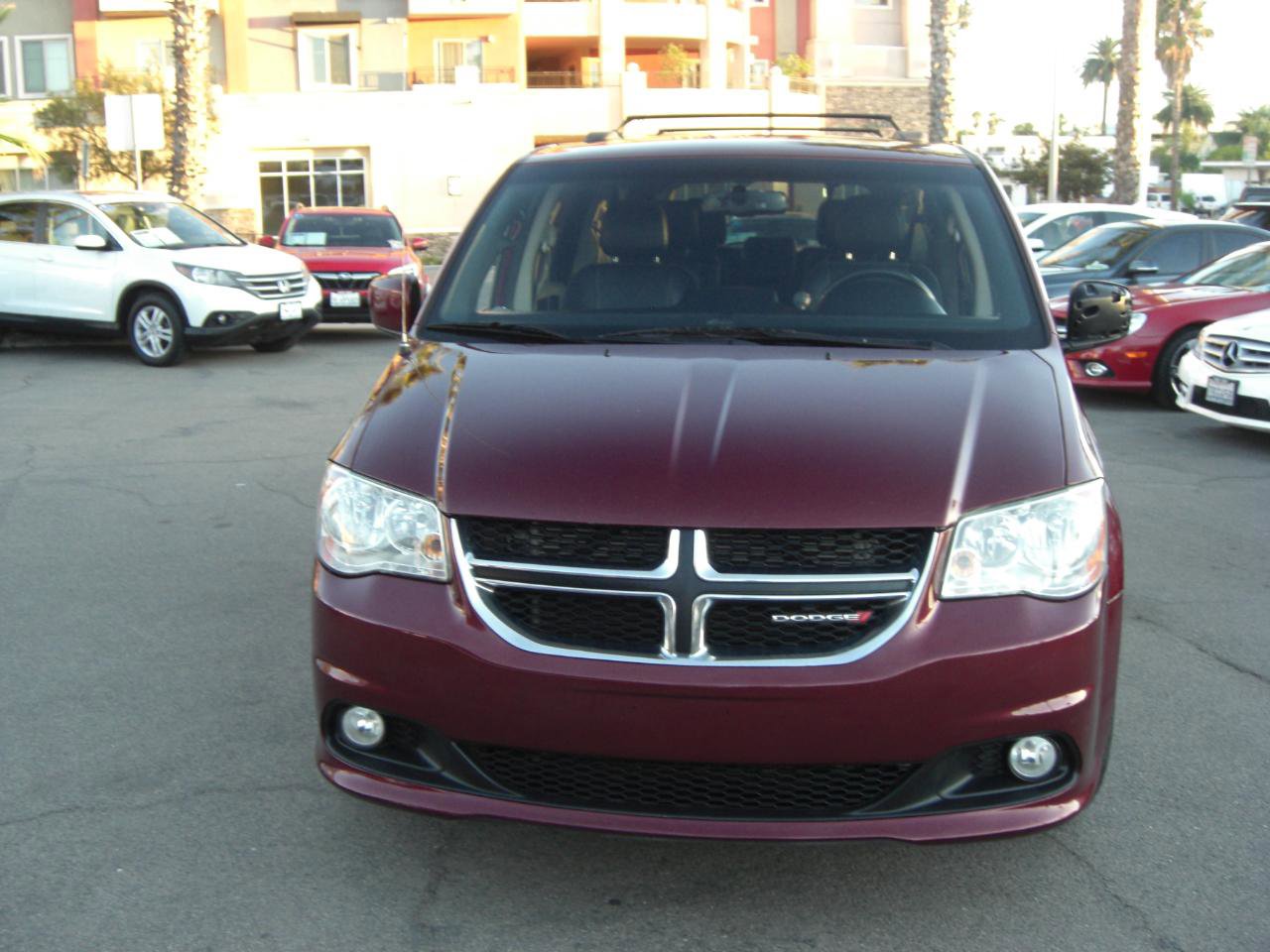 Used 2017 Dodge Grand Caravan SXT FWD image 2