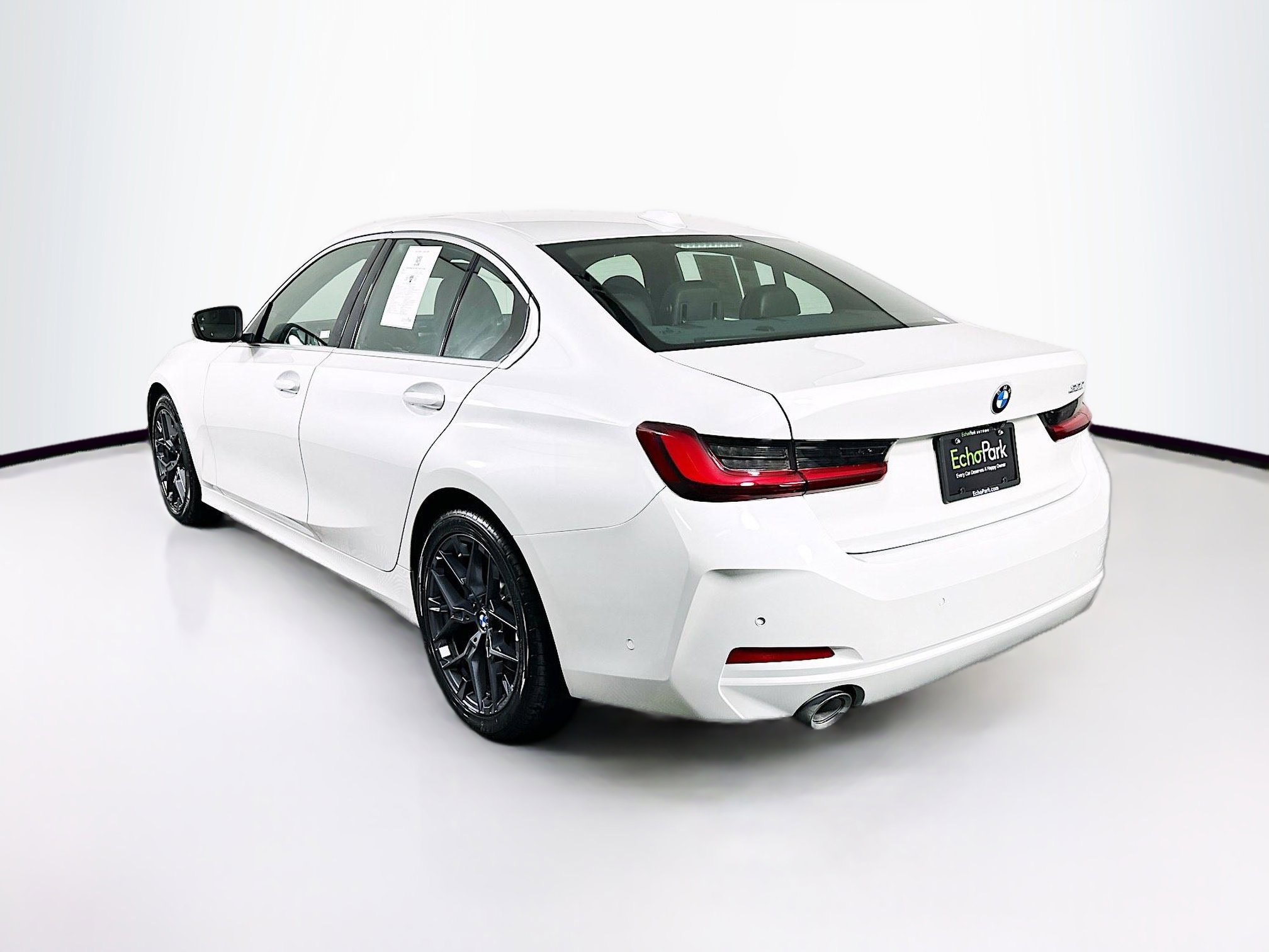 Used 2025 BMW 330i Sedan w/ Convenience Package image 5