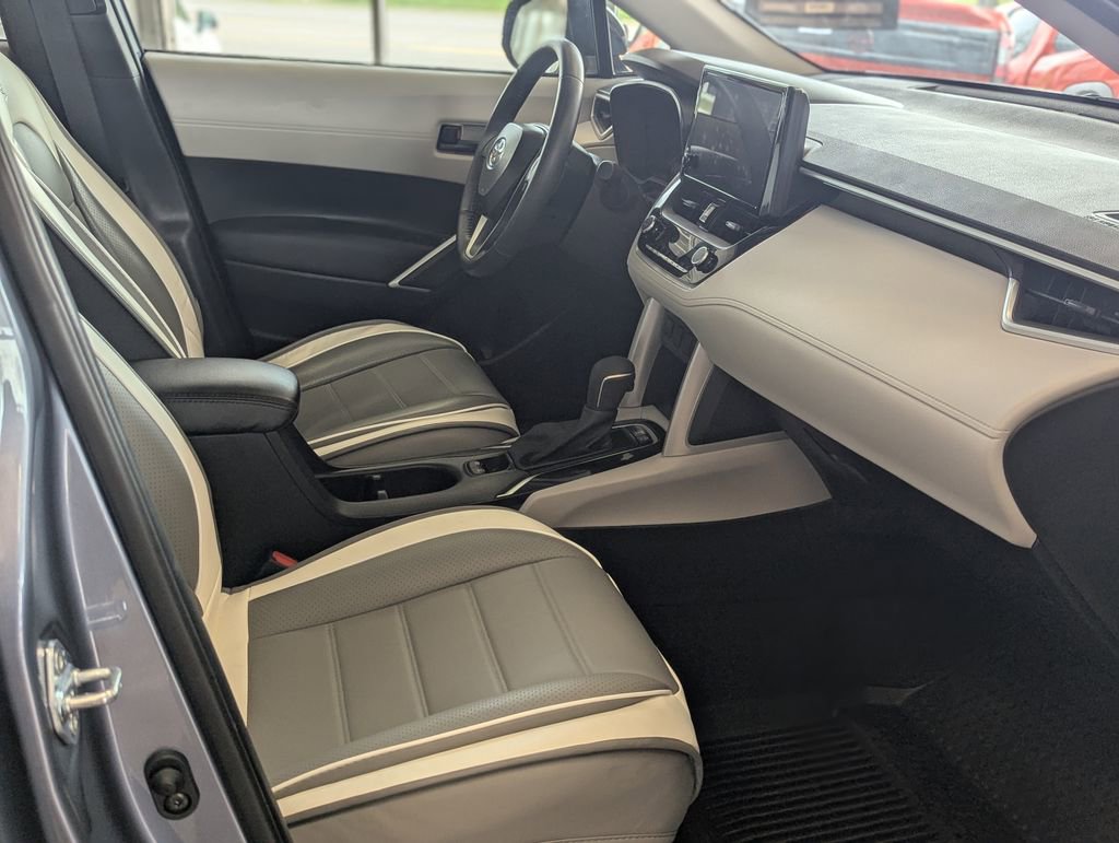 Used 2025 Toyota Corolla Cross LE w/ Black Badges Package (TMS) image 13