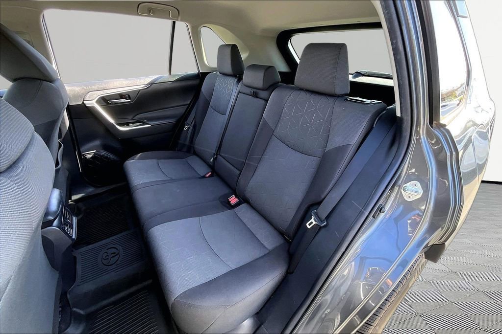 Used 2020 Toyota RAV4 XLE image 18