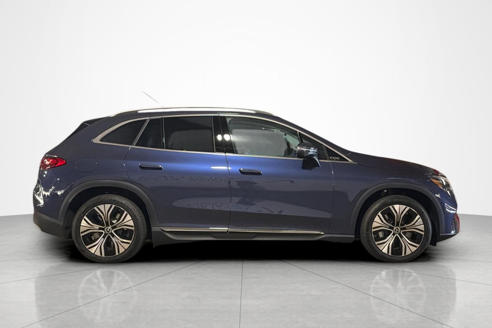 New 2027 Mercedes-Benz EQE 320 4MATIC SUV image 6