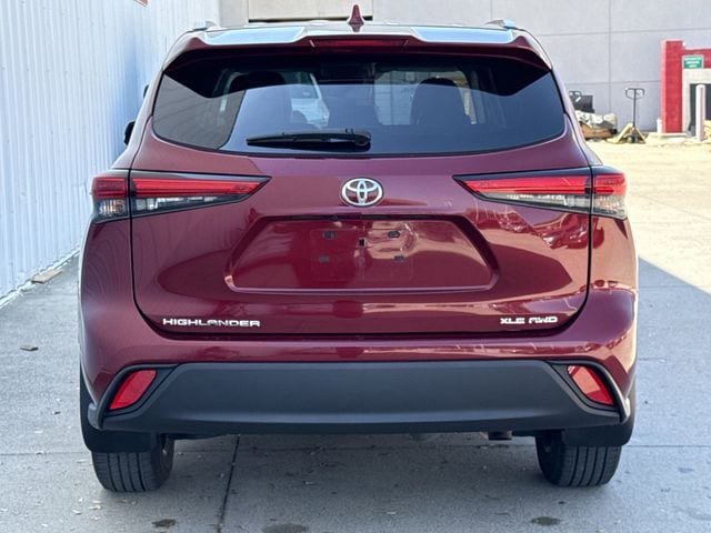 Used 2023 Toyota Highlander XLE image 5