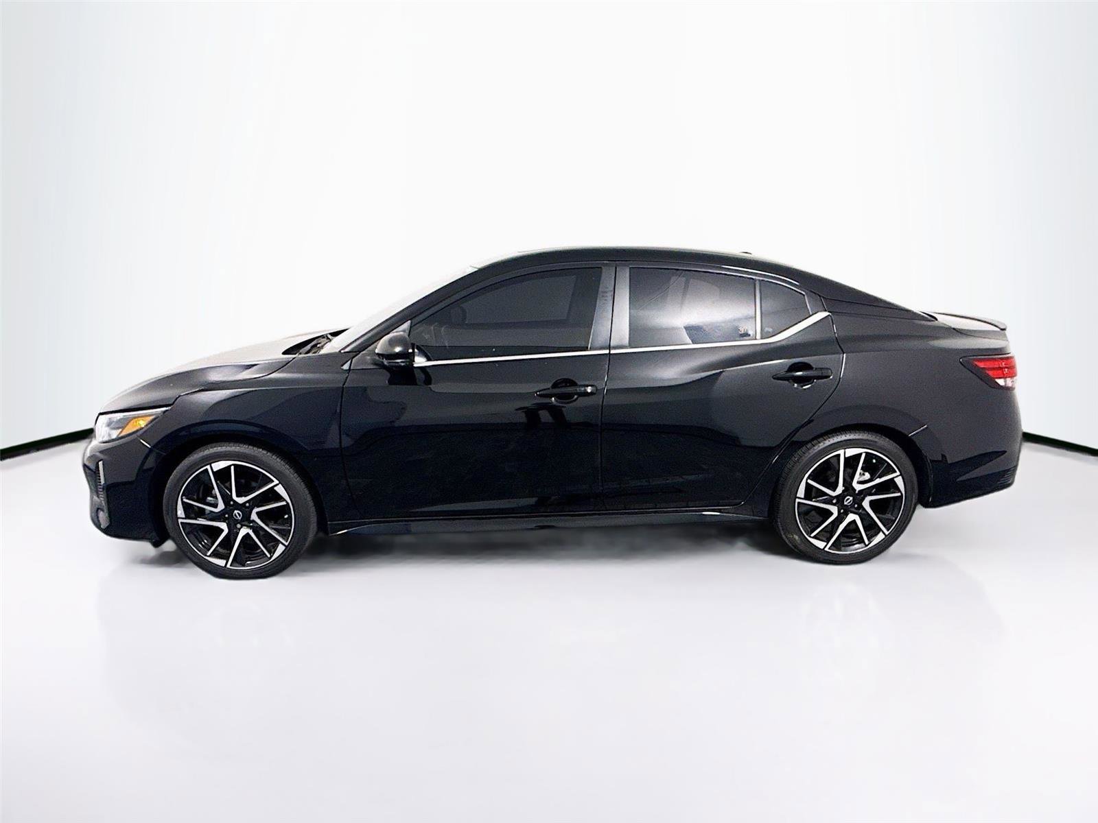 Used 2024 Nissan Sentra SR w/ SR Premium Package image 30