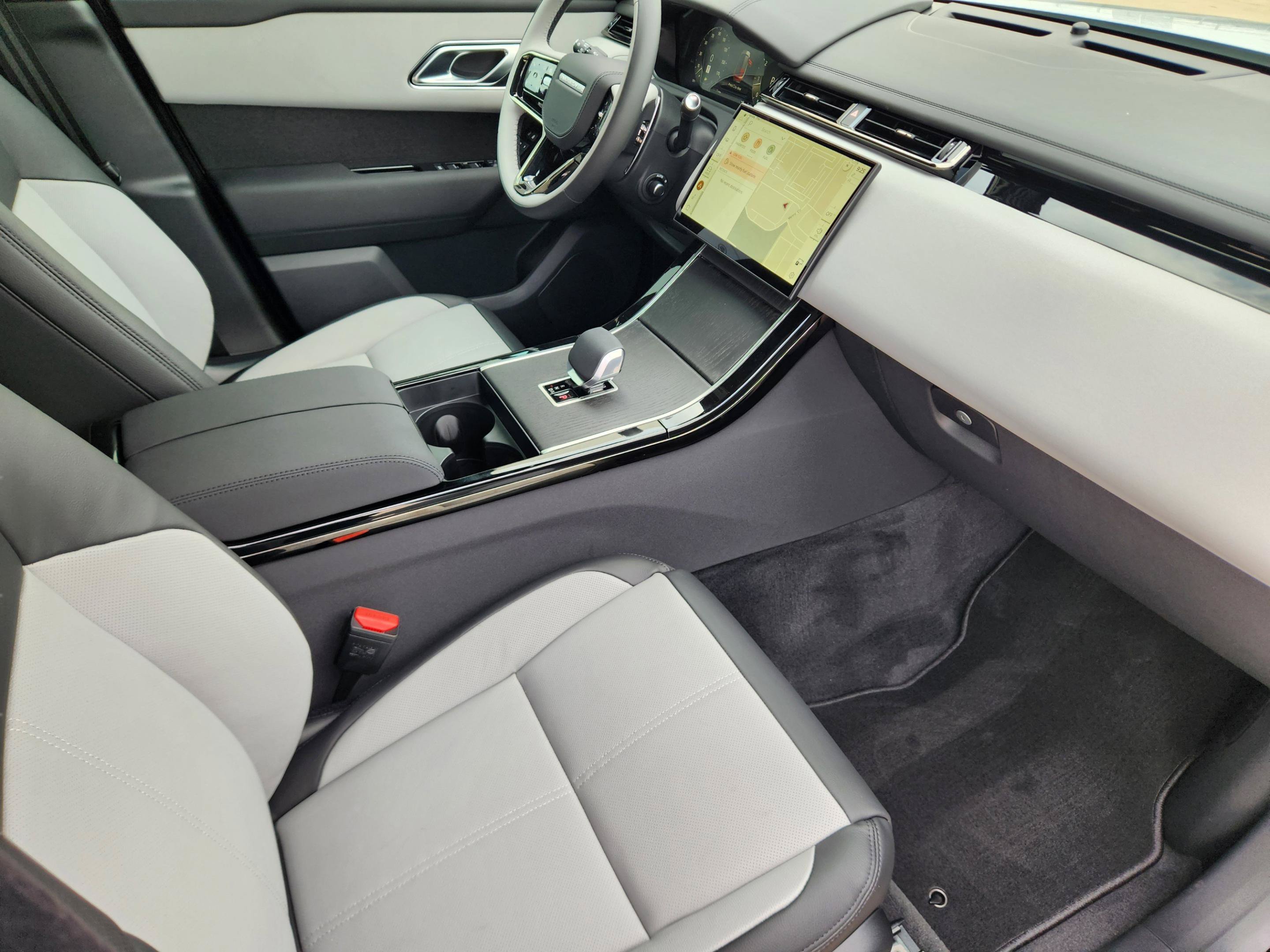 New 2026 Land Rover Range Rover Velar Dynamic SE AWD/4WD image 10