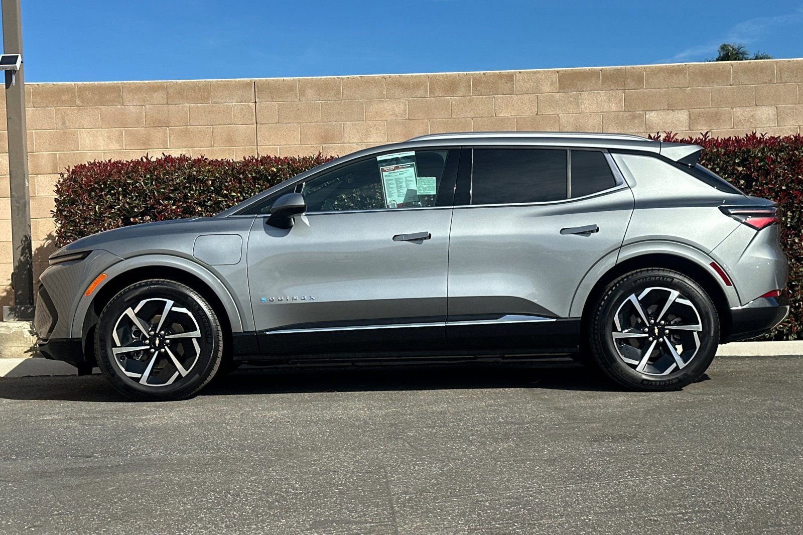 Used 2025 Chevrolet Equinox EV LT w/ Convenience Package image 7