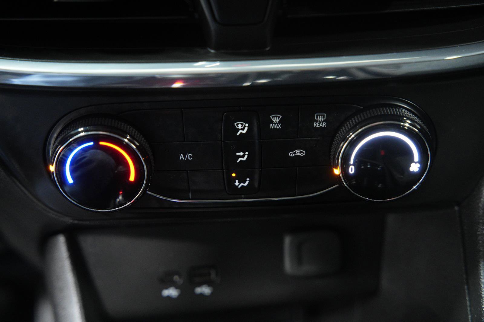 Used 2025 Buick Encore GX Preferred image 35