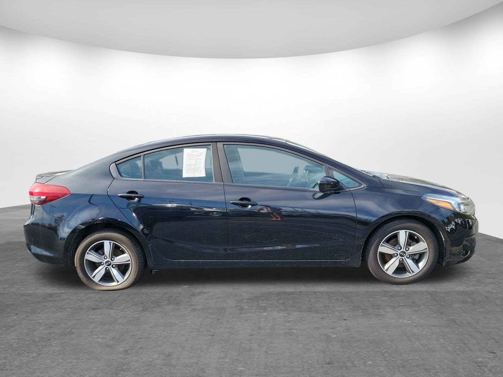 Used 2018 Kia Forte S image 2