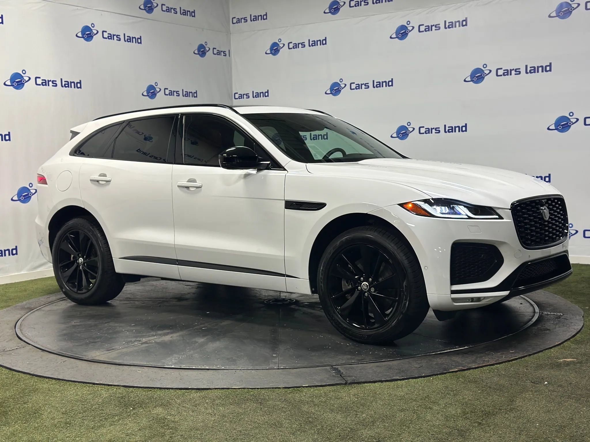 Used 2026 Jaguar F-PACE R-Dynamic S image 2