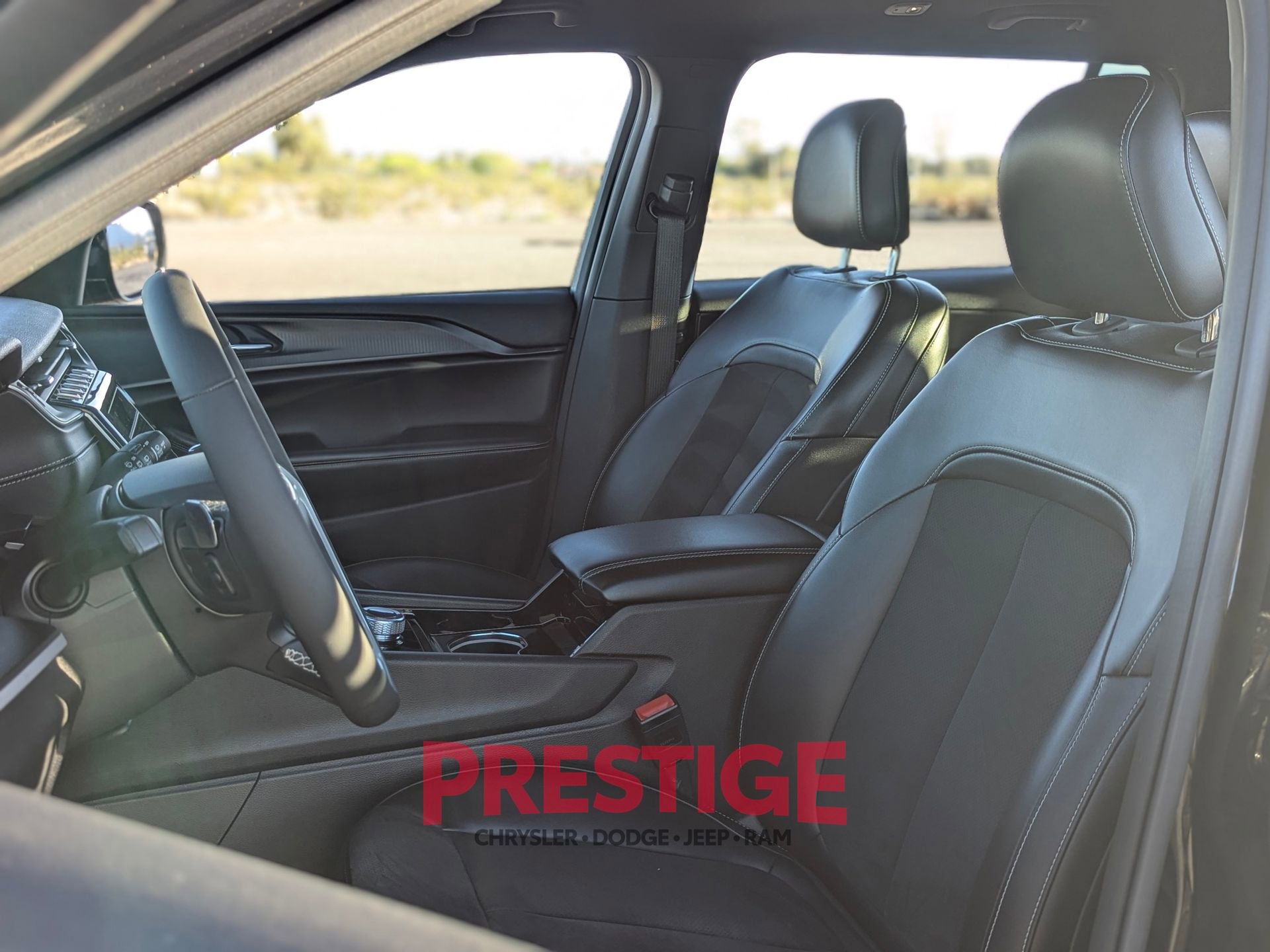 Used 2023 Jeep Grand Cherokee L Laredo image 28