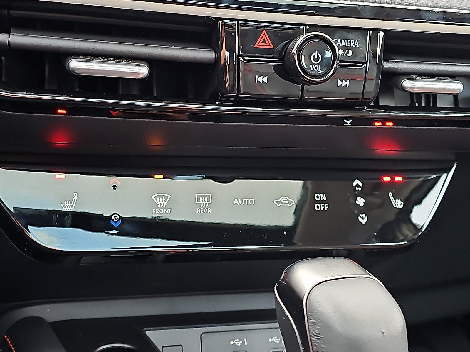 Certified 2025 Nissan Kicks SR w/ SR Premium Package image 17