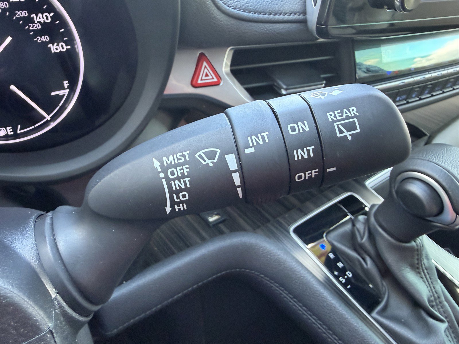 Used 2023 Toyota Sienna Limited FWD image 25