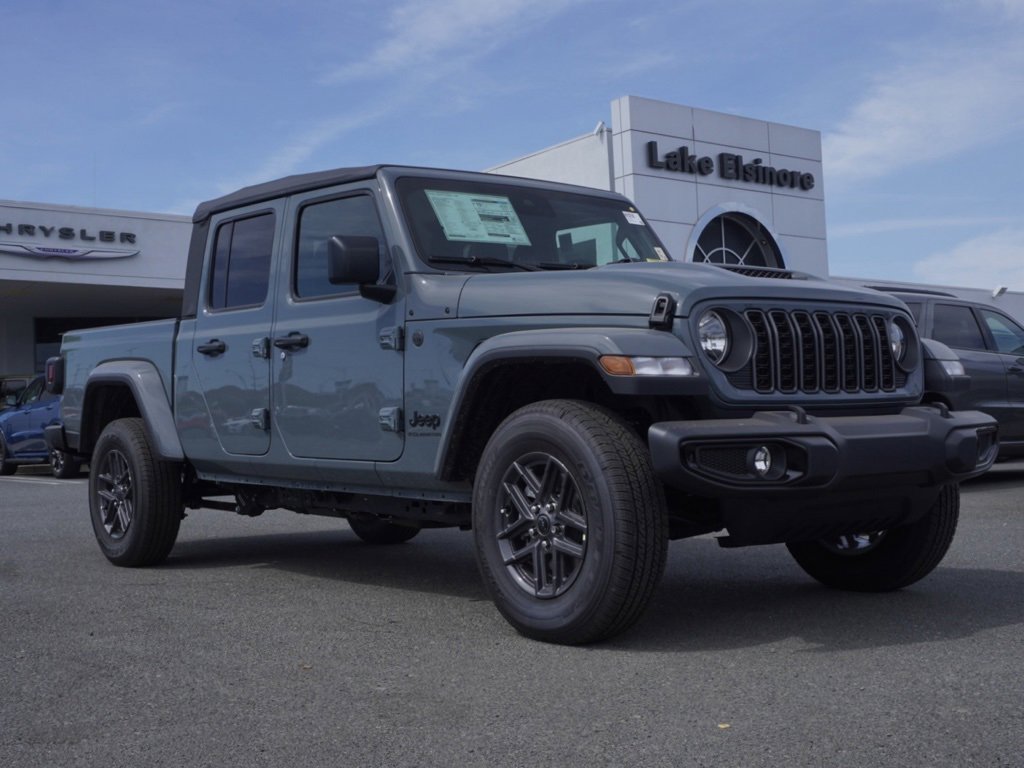 New 2025 Jeep Gladiator Sport S image 2