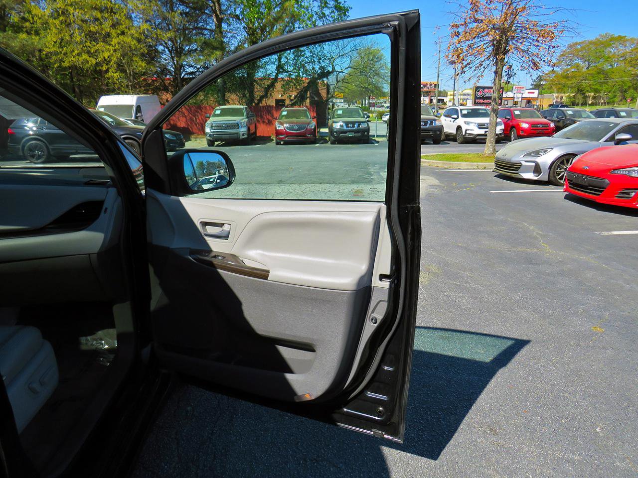 Used 2019 Toyota Sienna XLE FWD image 21