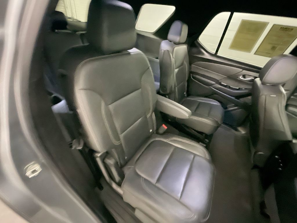 Used 2023 Chevrolet Traverse LT image 25