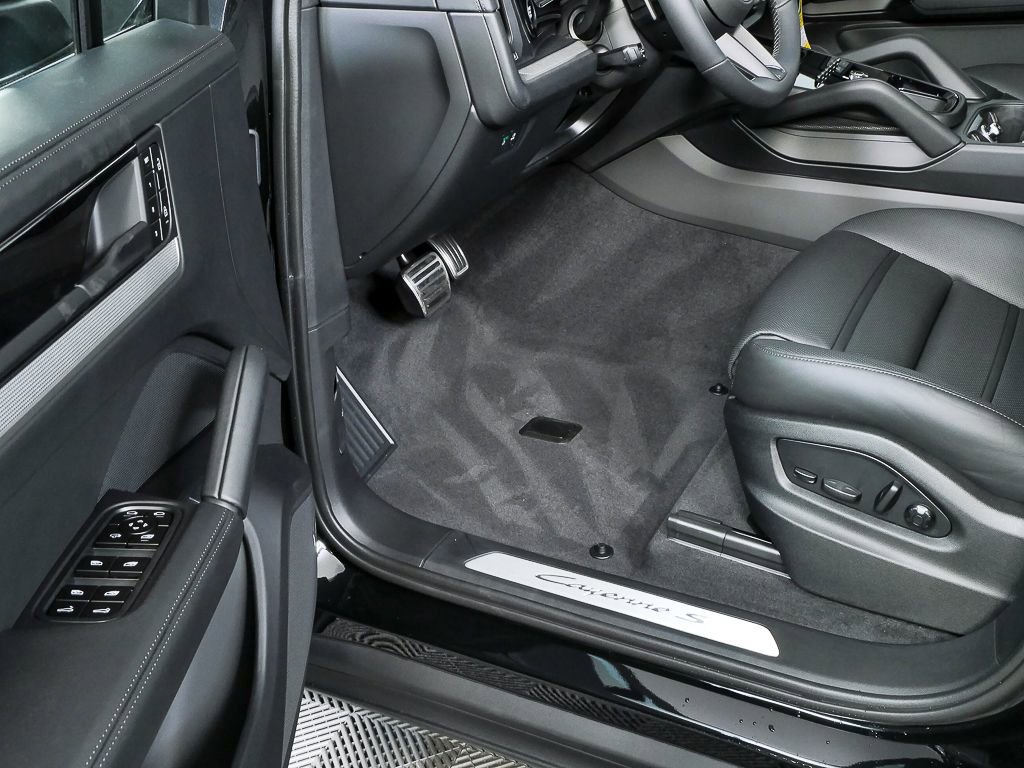 New 2026 Porsche Cayenne S image 8