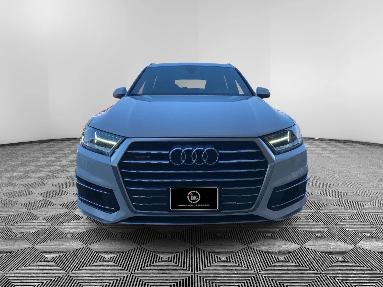 Used 2019 Audi Q7 3.0T Premium w/ Towing Package AWD/4WD image 3