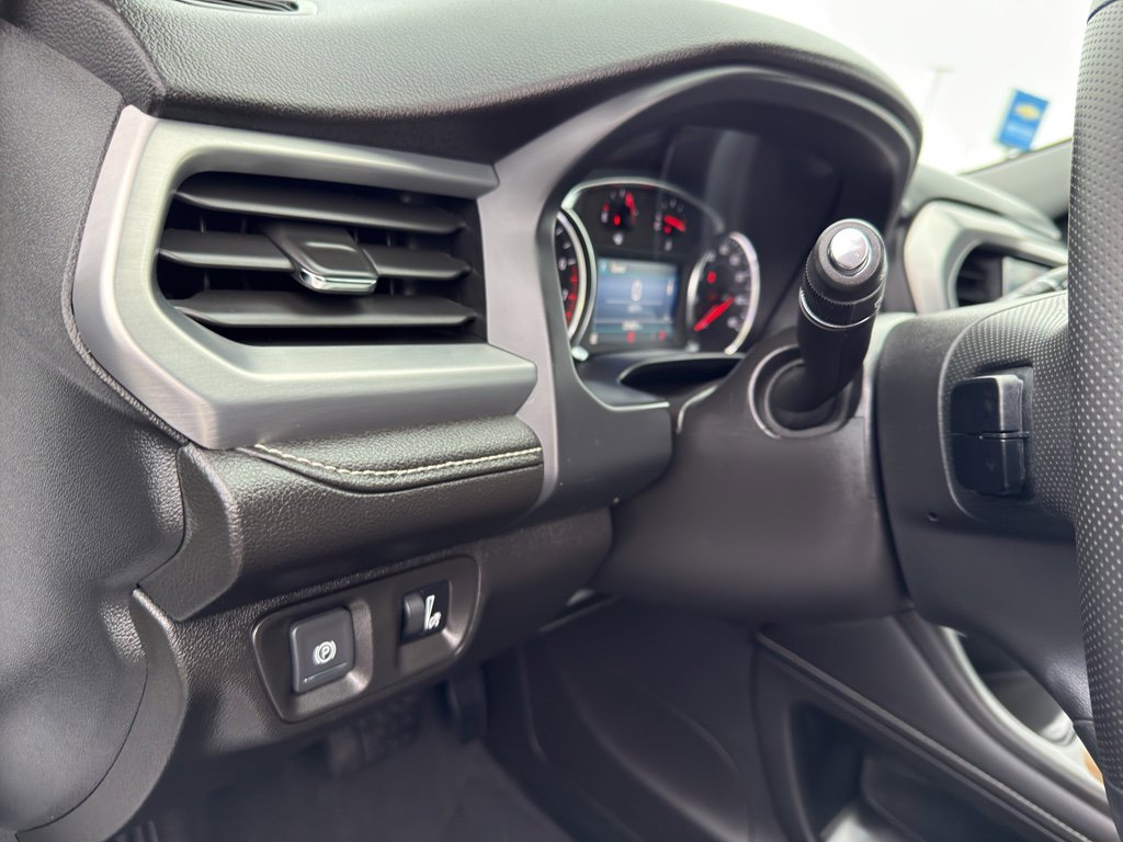 Used 2023 GMC Acadia SLE w/ Driver Convenience Package image 15