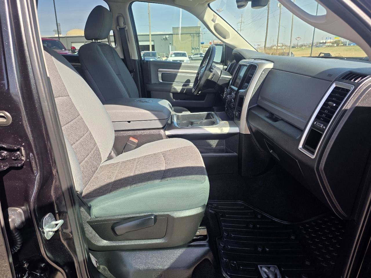 Used 2018 RAM 1500 SLT image 17