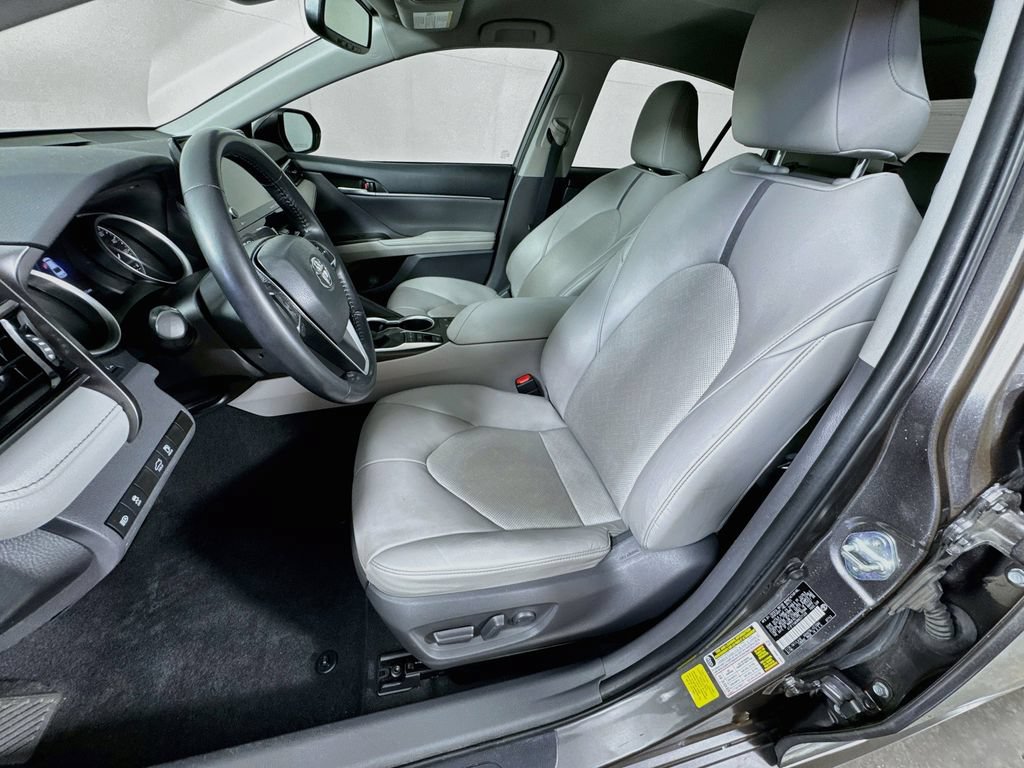 Used 2021 Toyota Camry XLE FWD image 25