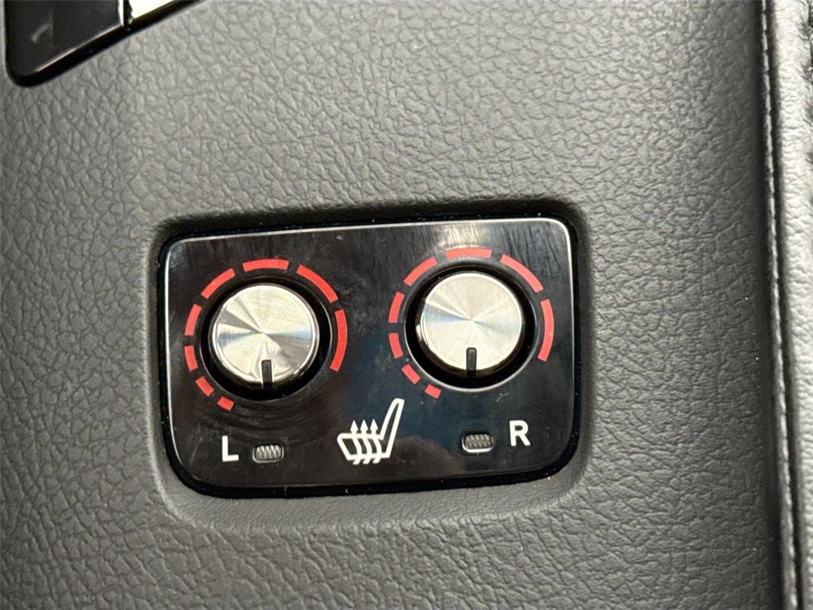 Used 2018 Toyota Avalon XLE Premium image 35