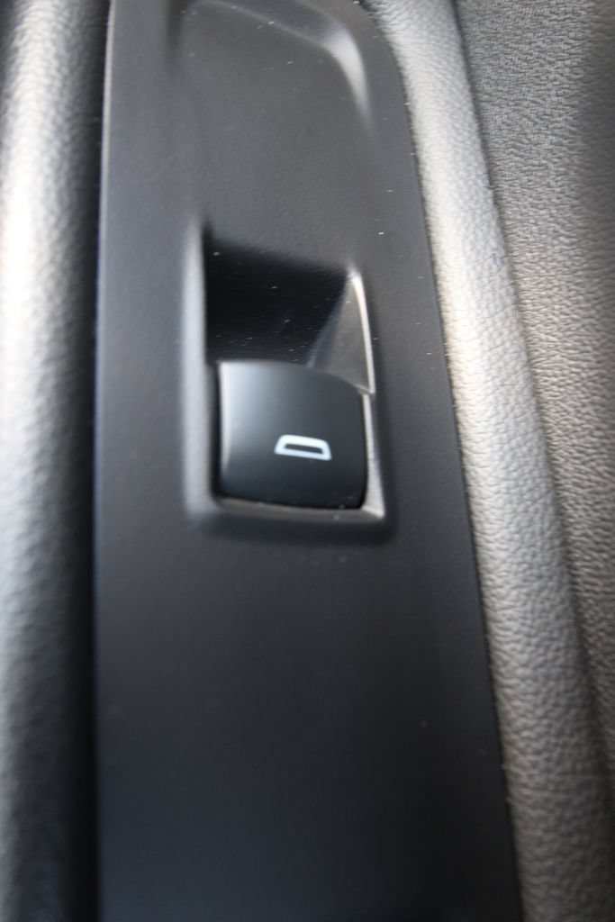 Used 2024 GMC Terrain SLT AWD/4WD image 22