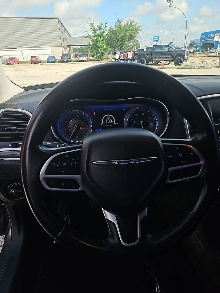 Used 2022 Chrysler 300 Touring w/ Sport Appearance Package RWD image 13