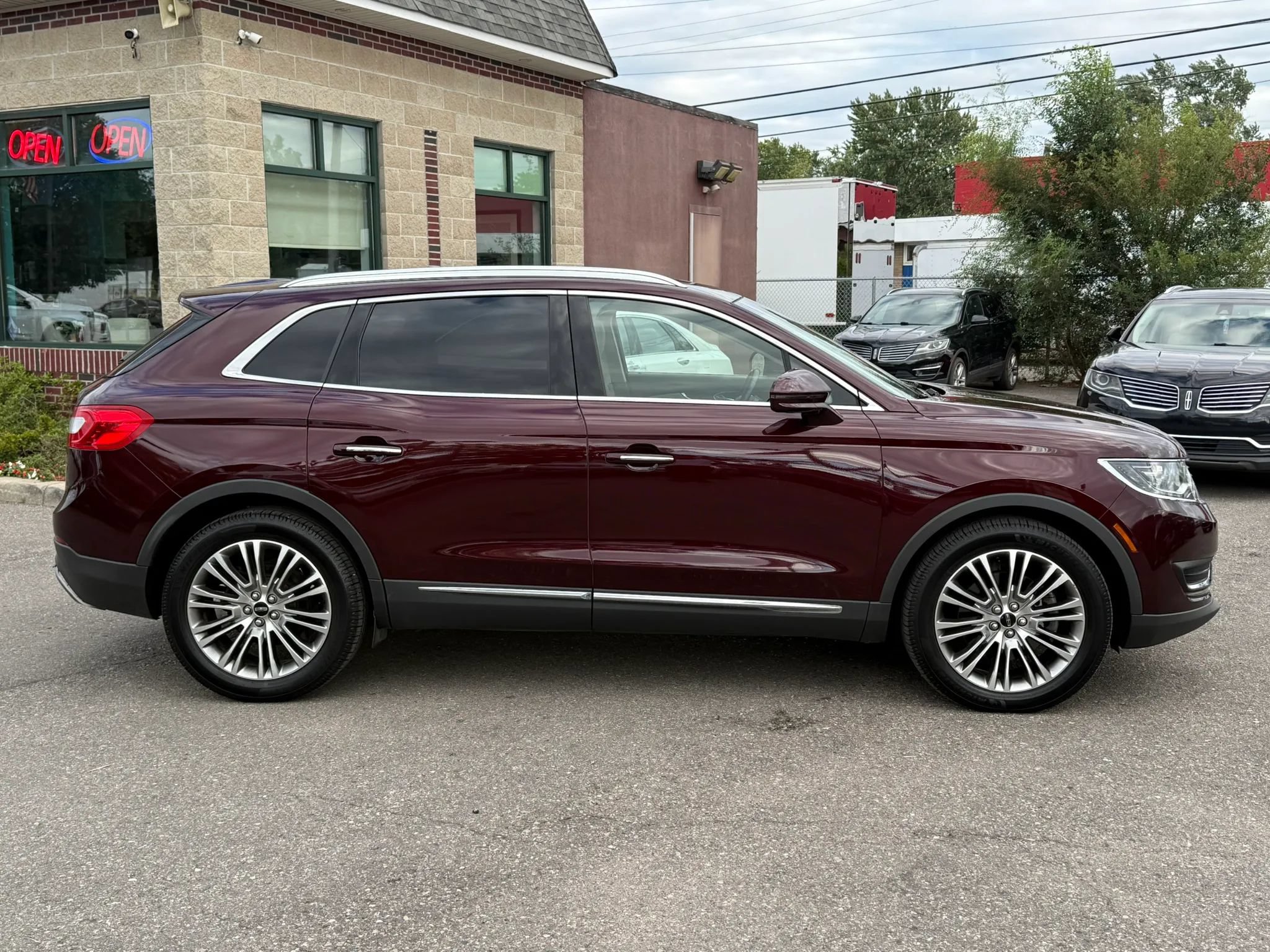Used 2017 Lincoln MKX Reserve w/ Lincoln MKX Climate Package AWD/4WD image 4