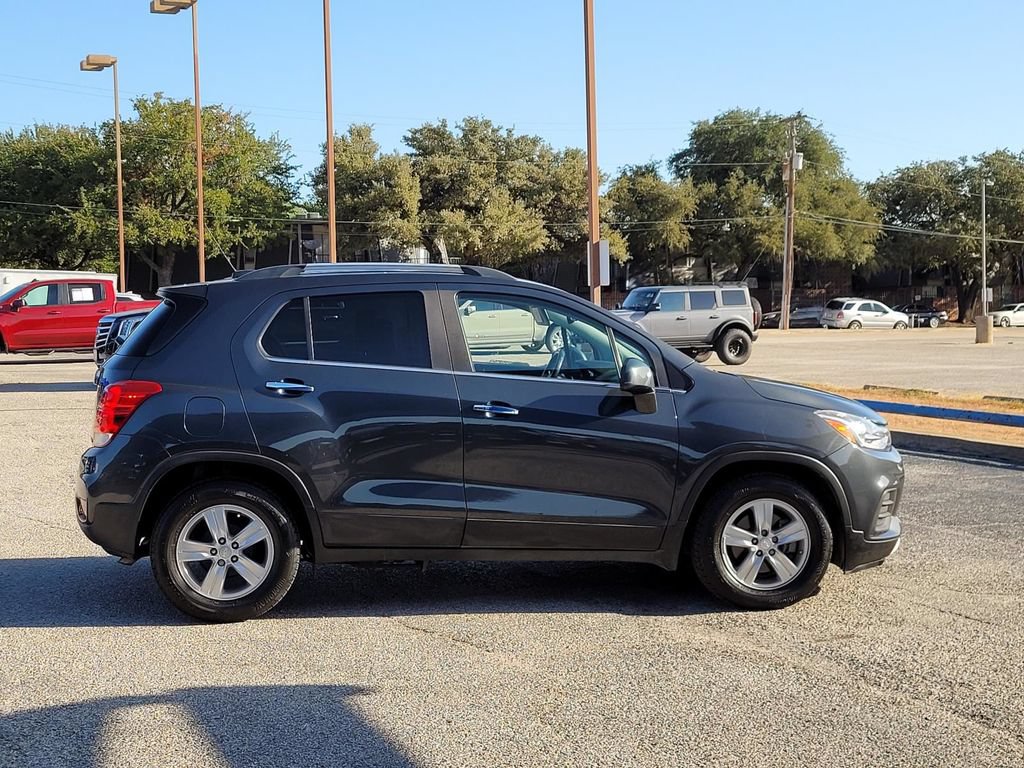 Used 2019 Chevrolet Trax LT w/ LT Convenience Package FWD image 6