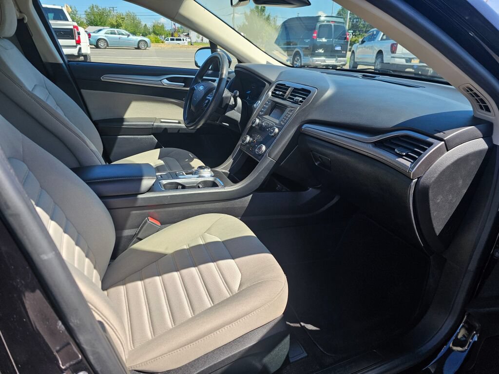 Used 2019 Ford Fusion S FWD image 11