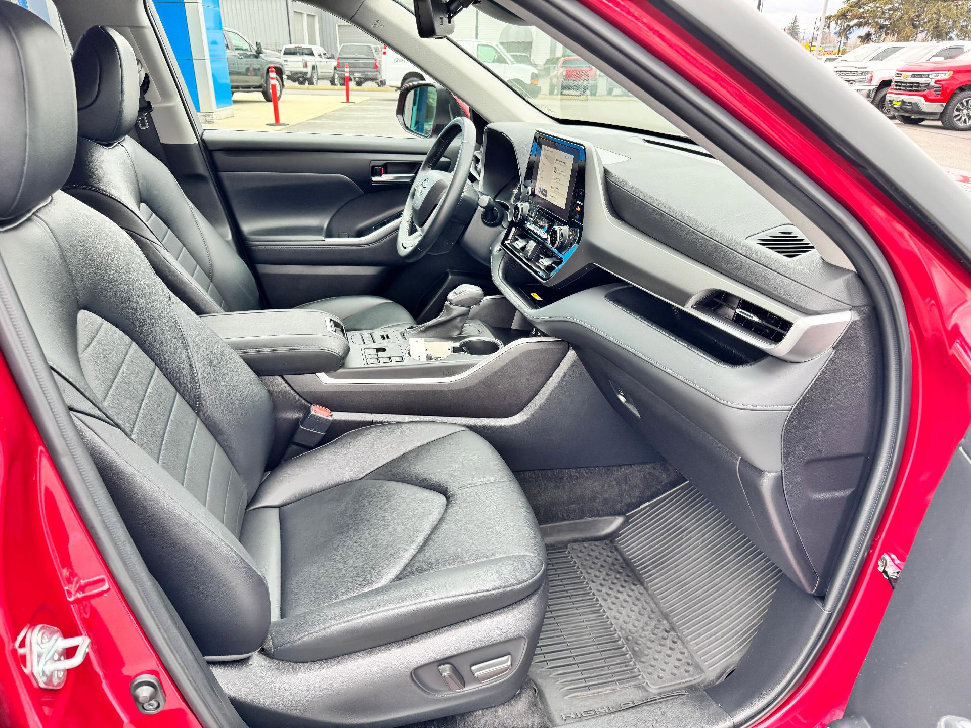 Used 2023 Toyota Highlander XLE image 20