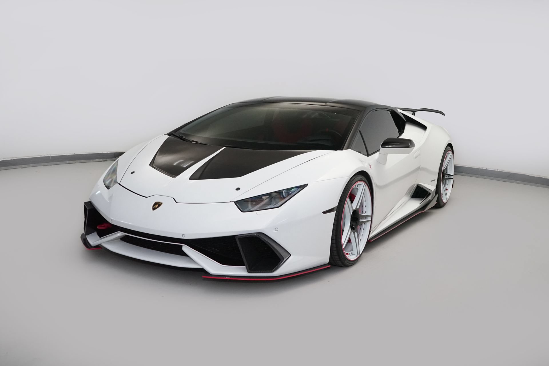 Used 2015 Lamborghini Huracan LP 610-4 AWD/4WD image 2