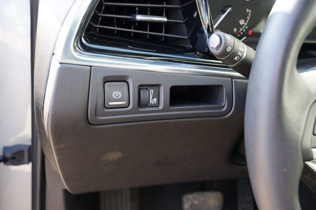 Used 2025 Cadillac XT6 Premium Luxury image 17