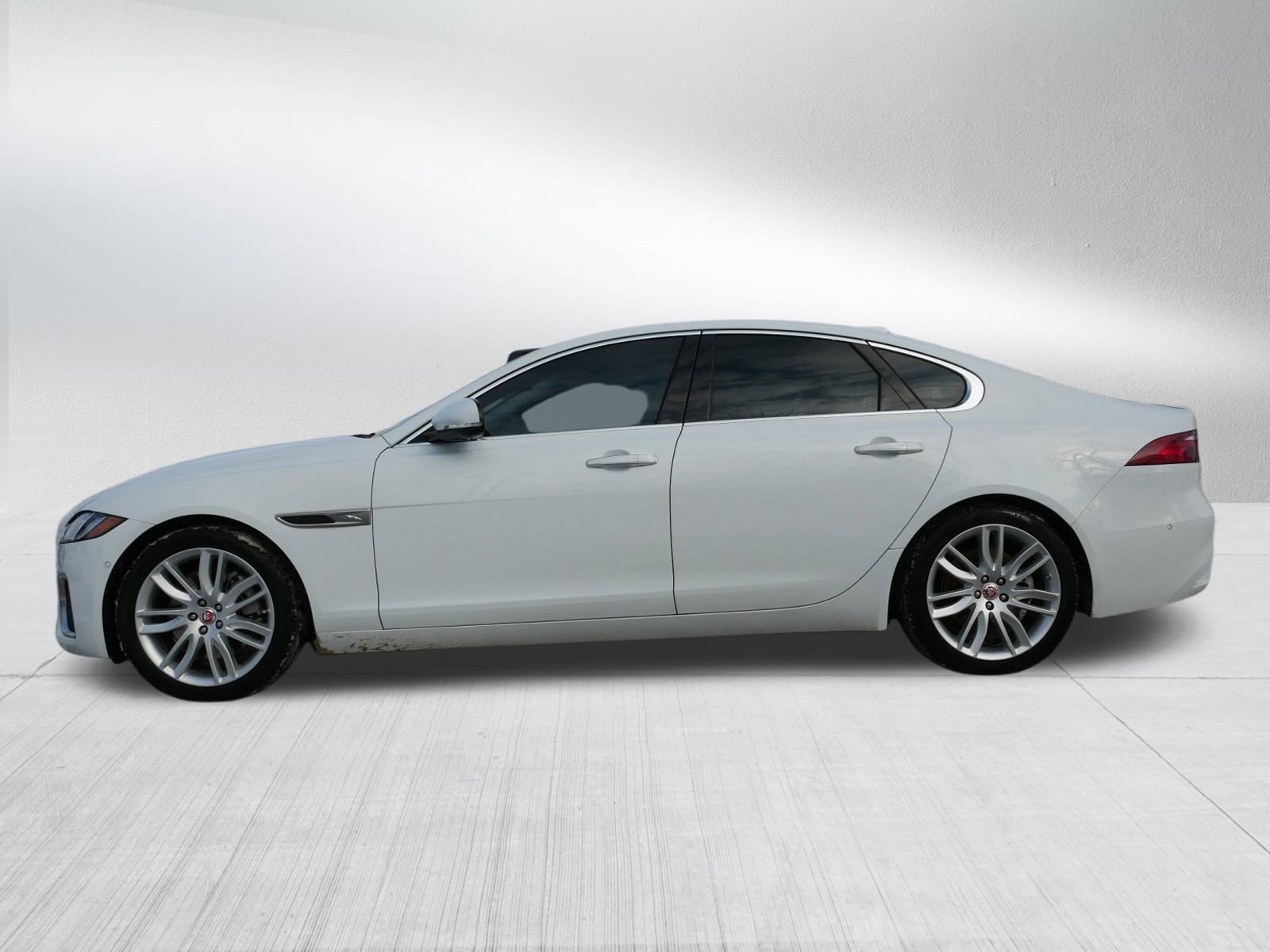 Used 2021 Jaguar XF SE image 8