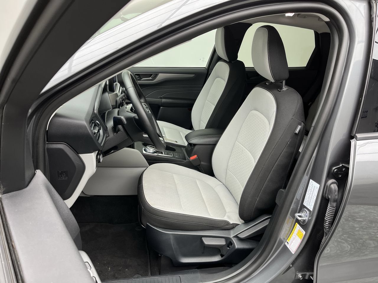 Certified 2025 Ford Escape Active w/ Cold Weather Package AWD/4WD image 9