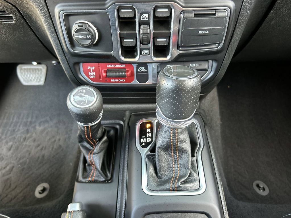 Used 2023 Jeep Gladiator Mojave w/ LED Lighting Group AWD/4WD image 16