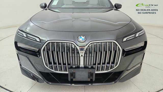 Used 2023 BMW 740i w/ Parking Assistance Package image 8