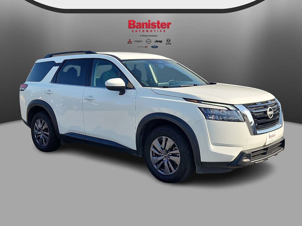 Used 2024 Nissan Pathfinder SV AWD/4WD image 3