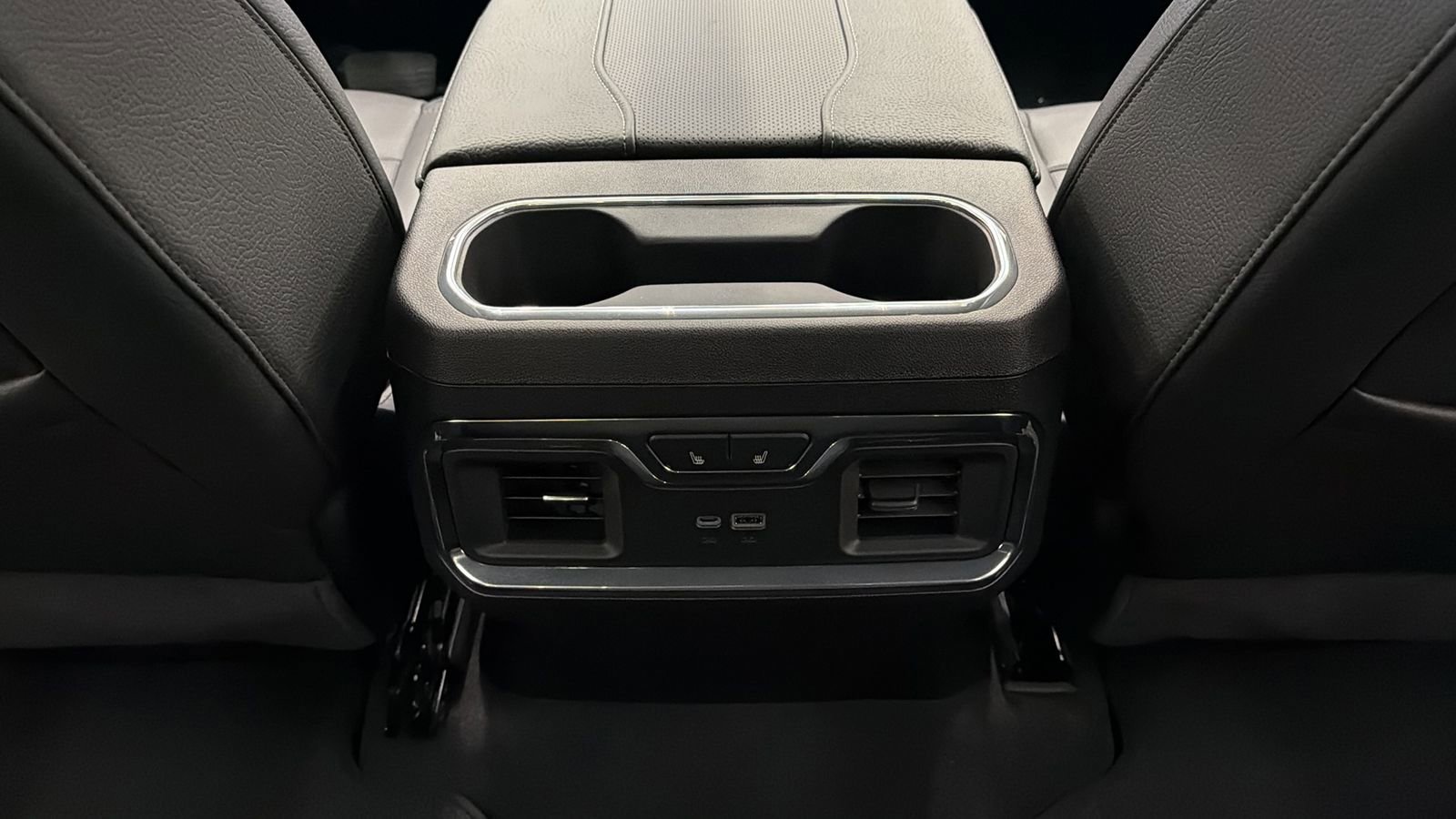 Used 2025 GMC Sierra 3500 Denali w/ Denali Reserve Package image 39