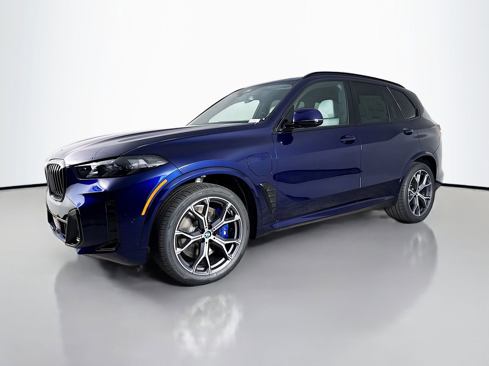 New 2026 BMW X5 xDrive50e w/ M Sport Package AWD/4WD image 3