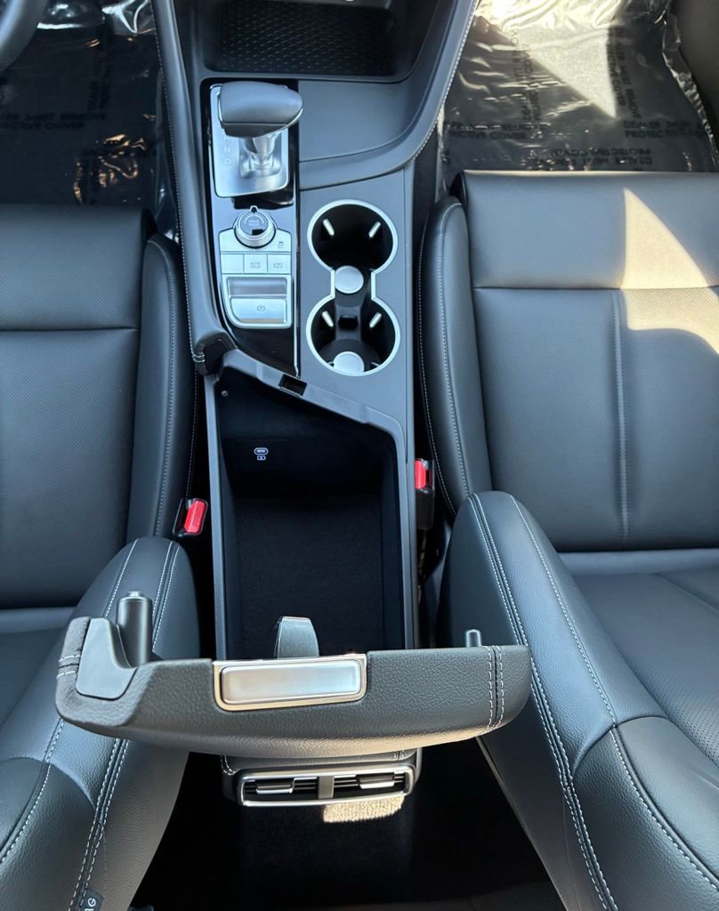 Used 2025 Genesis G70 2.5T image 28