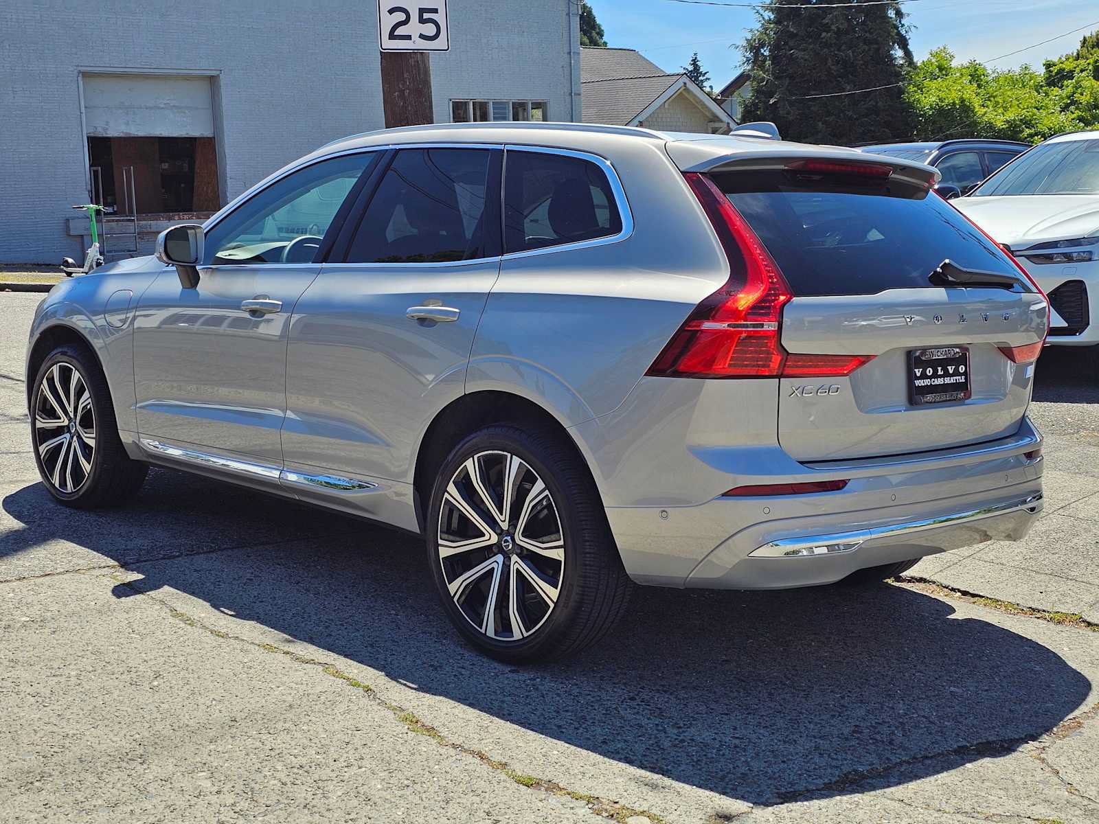 Used 2023 Volvo XC60 T8 Ultimate AWD/4WD image 5