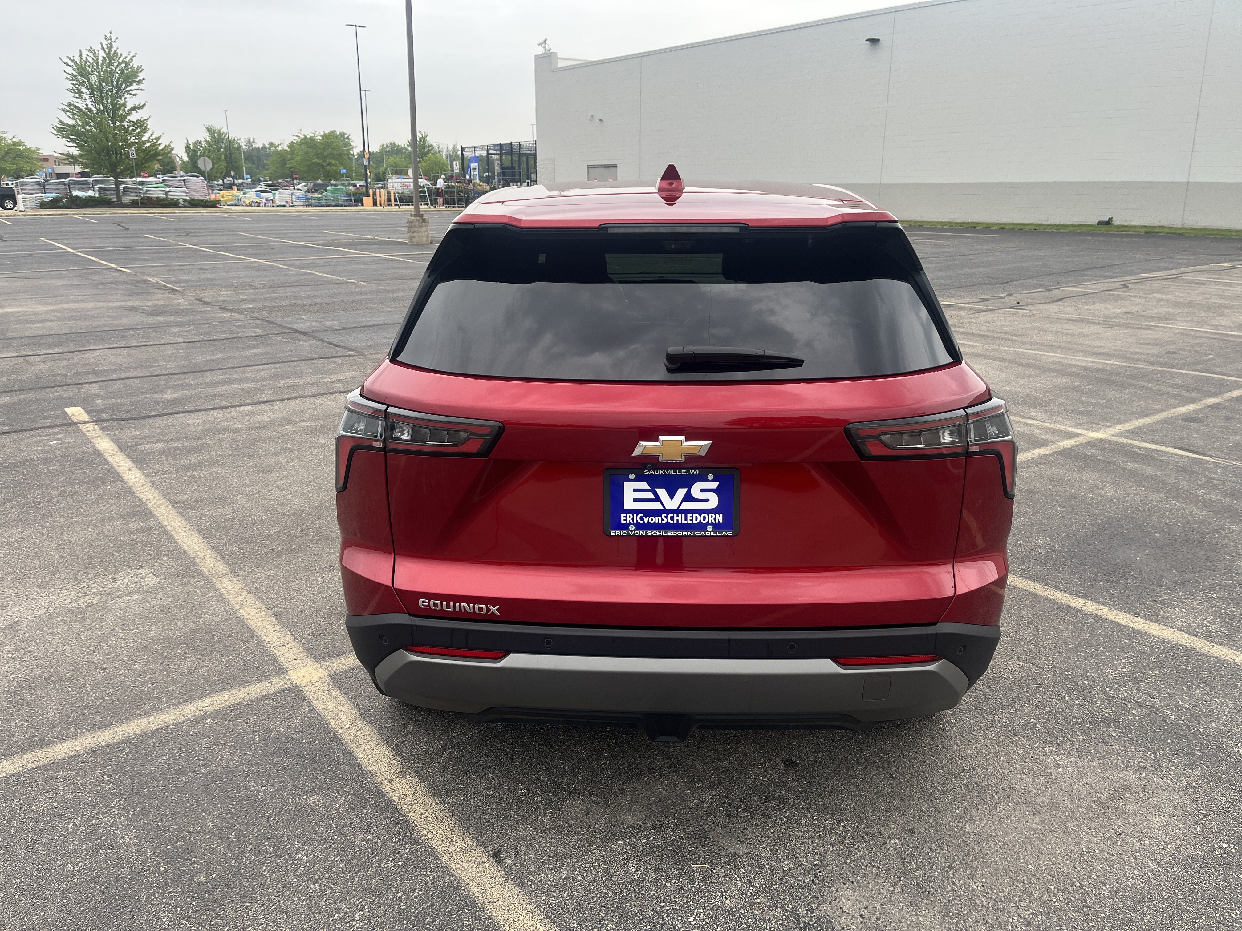 Used 2025 Chevrolet Equinox LT w/ Safety and Technology Package FWD image 5