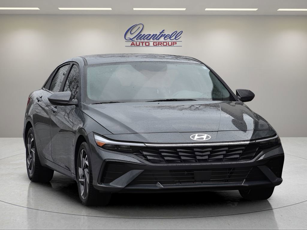 Used 2024 Hyundai Elantra SEL w/ Convenience Package image 2