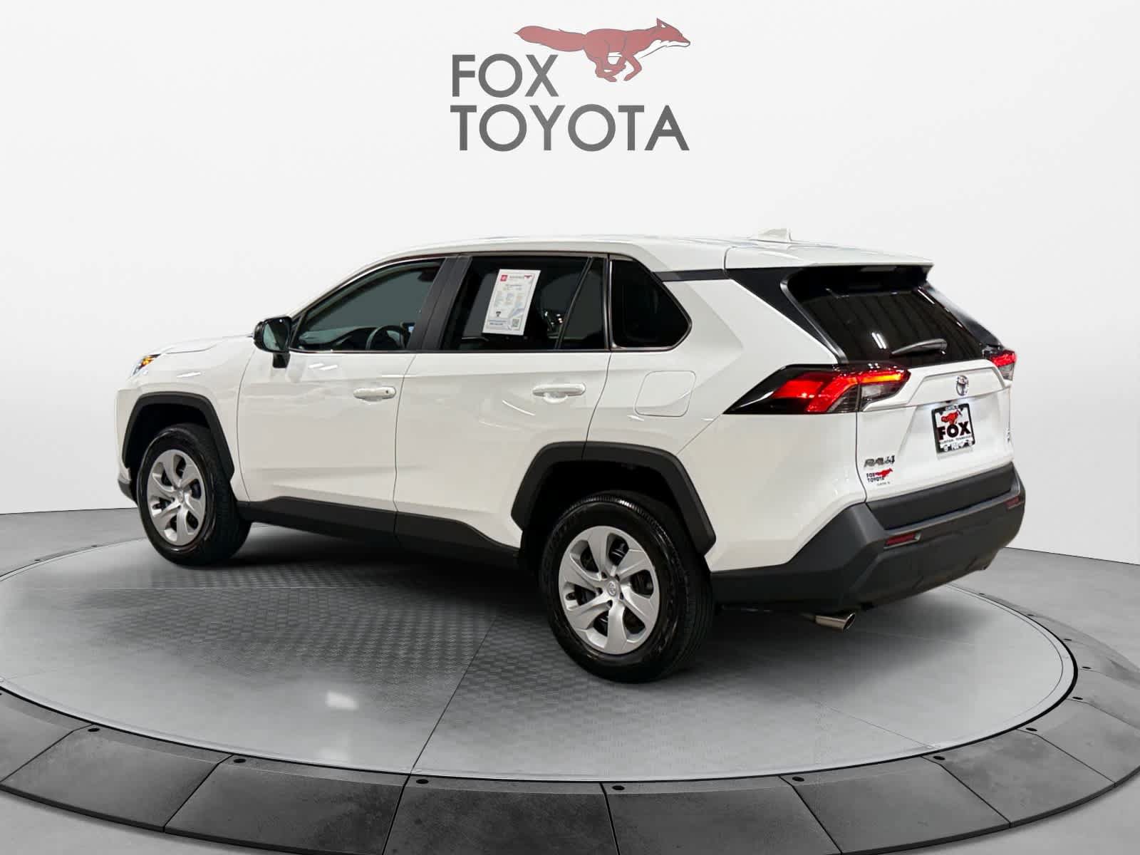 Used 2025 Toyota RAV4 LE AWD/4WD image 4