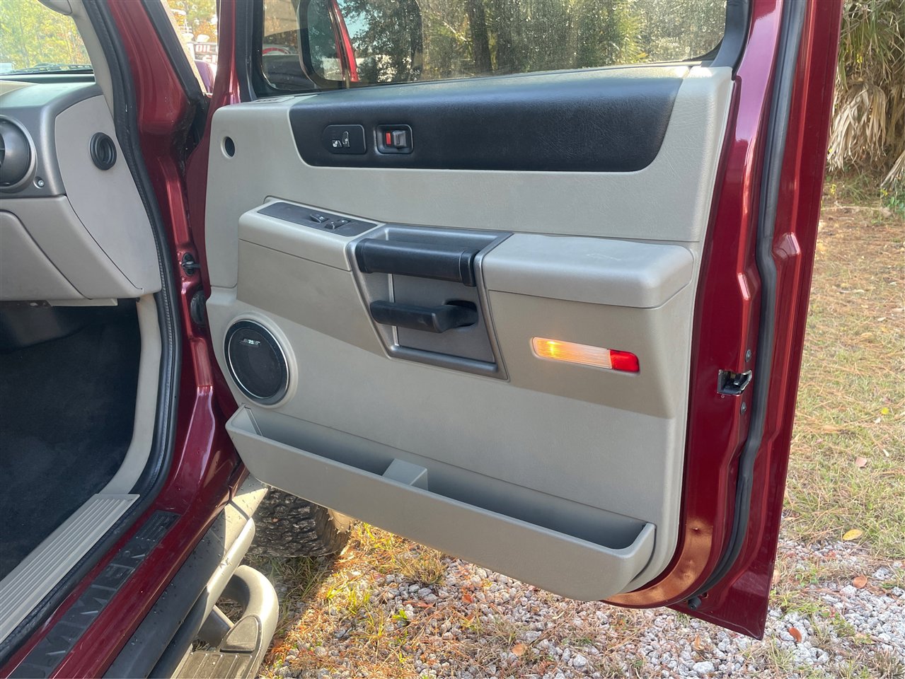 Used 2003 HUMMER H2 w/ Preferred Equipment Group image 25