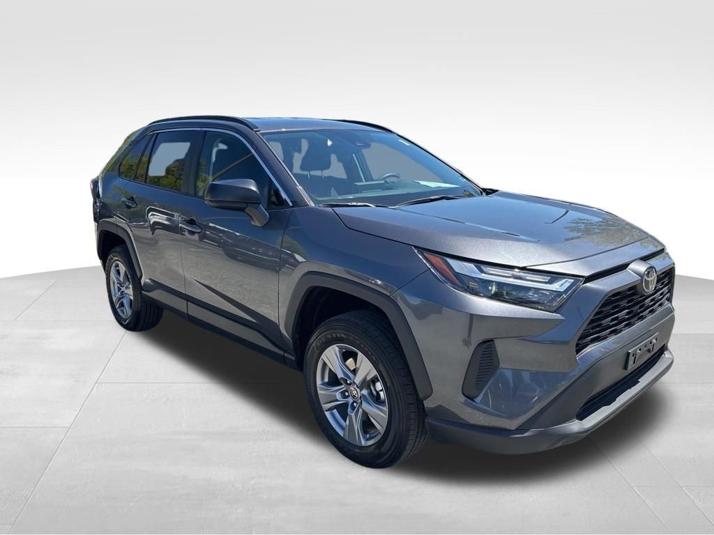 Used 2025 Toyota RAV4 LE AWD/4WD image 8