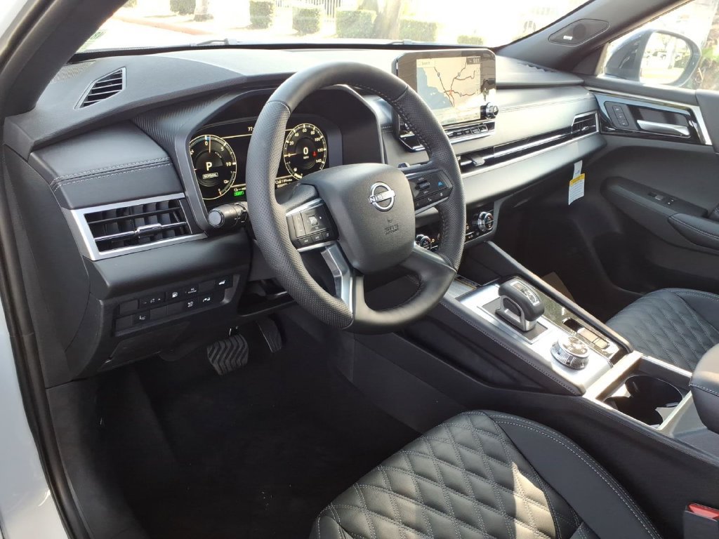 New 2026 Nissan Rogue Platinum AWD/4WD image 16