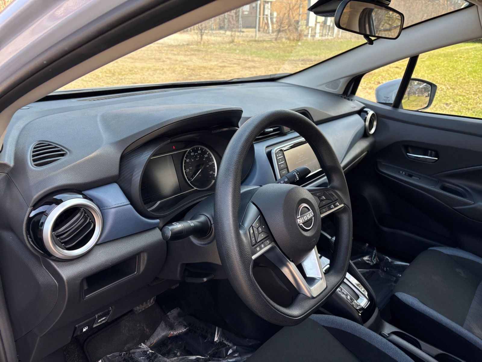 Used 2025 Nissan Versa SV image 32