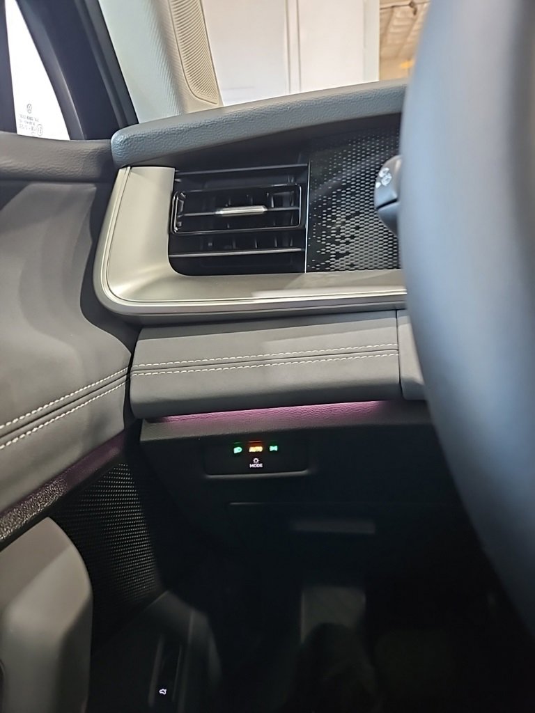 New 2025 Volkswagen Tiguan SE image 36