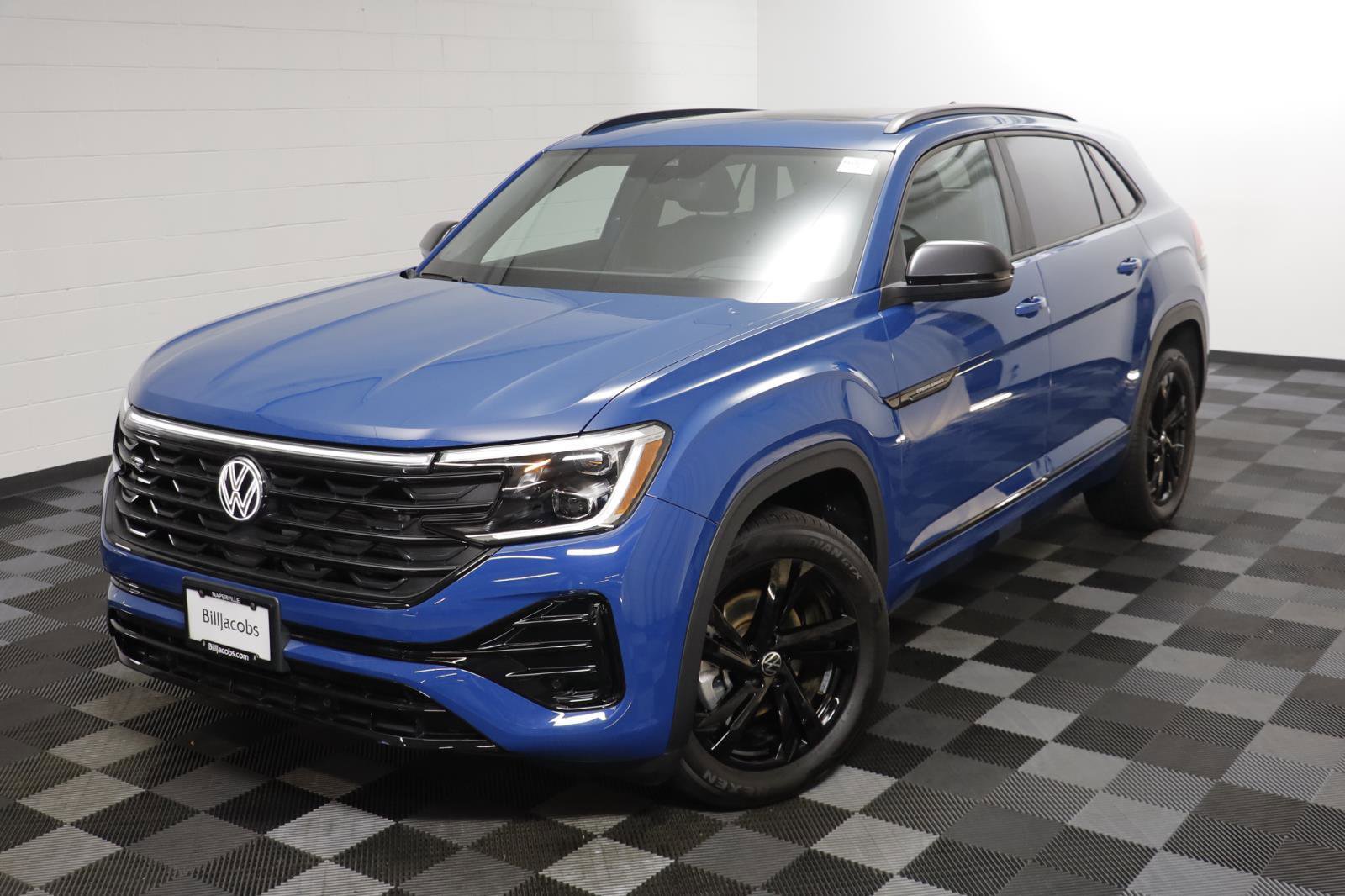 Used 2025 Volkswagen Atlas Cross Sport SEL R-Line image 2